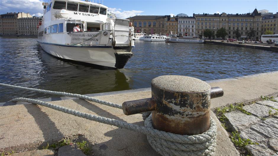 Fartyget Mysing lägger till vid Nybrokajen.